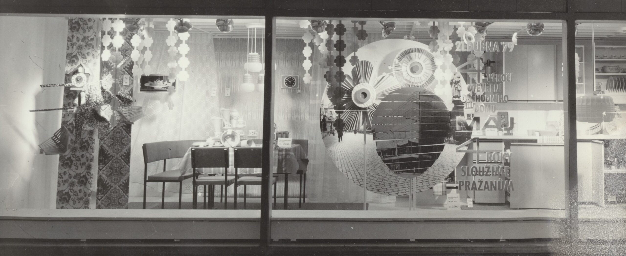 366-84-04 OD Máj vitríny k výročiam