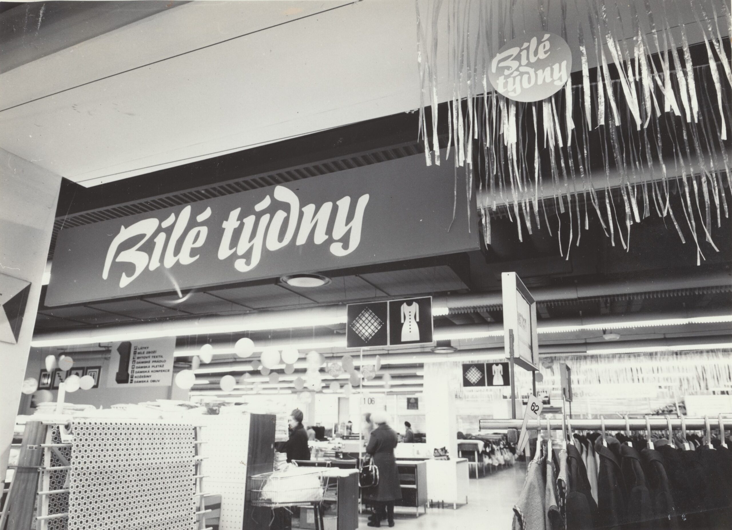 375-84-01 OD Máj, Praha, interiér Vianoce