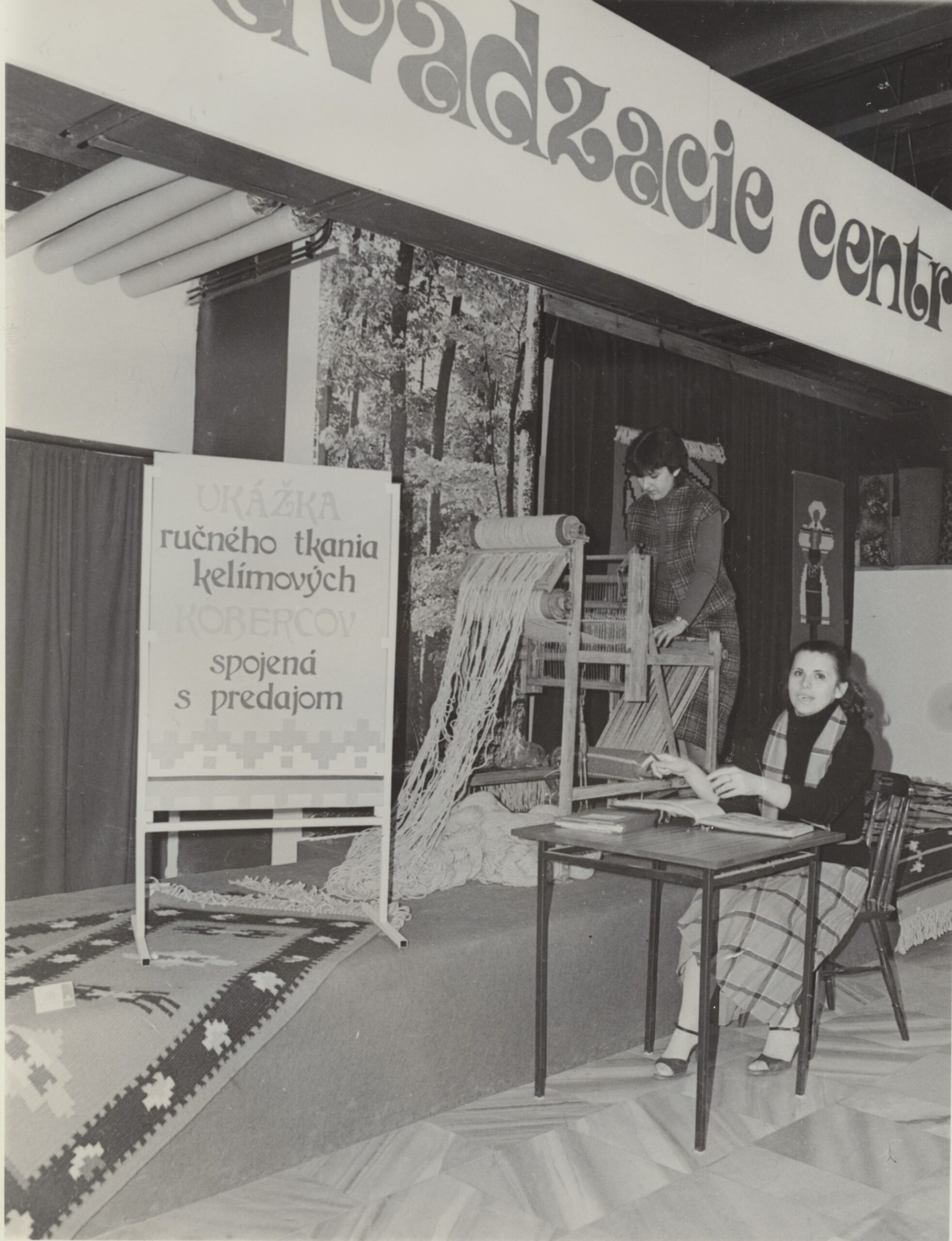 Stredoslovenské OD, Nitratex-Svinná, ukážka tkania kelímových kobercov, spojená s predajom, 13.-24.2.1984
