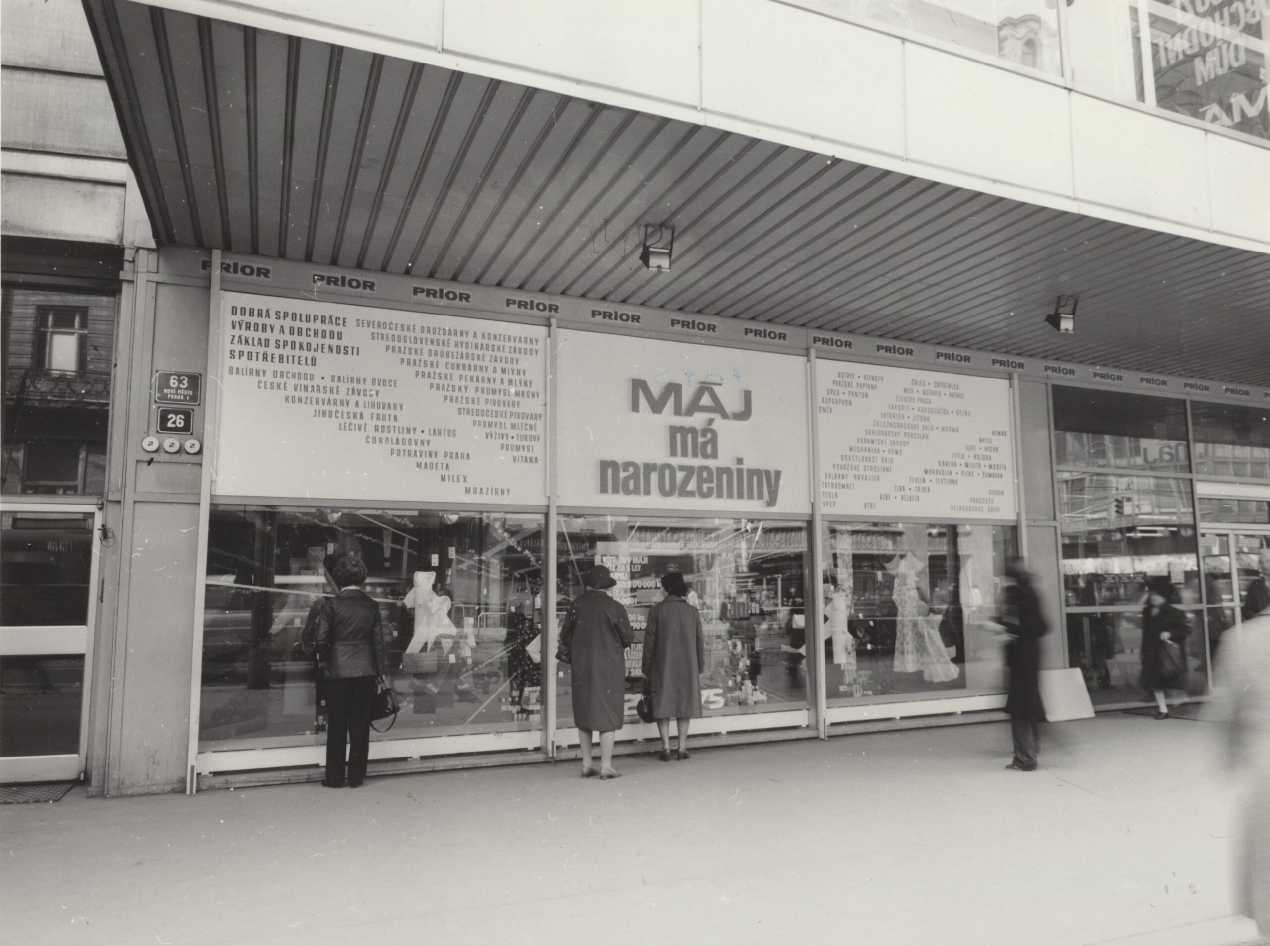 379-84-02 OD Prior Máj, vytríny, slávnosti