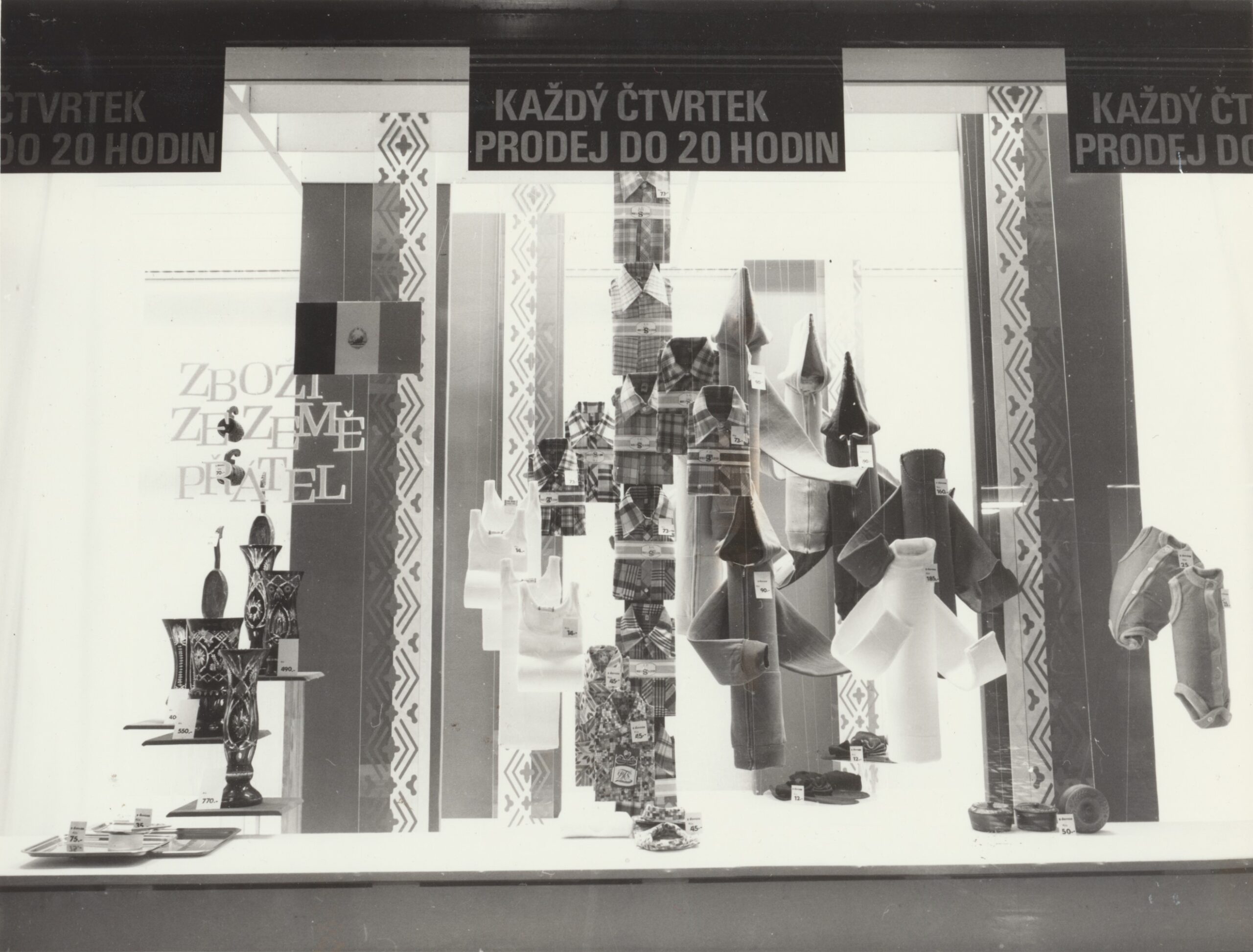 379-84-04 OD Prior Máj, vytríny, slávnosti